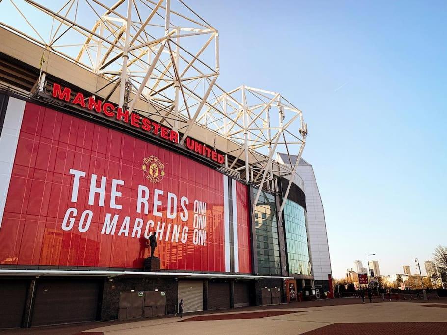 Modern Trafford 1Br Apartment-Free Parking-Cinema Room Манчестър Екстериор снимка