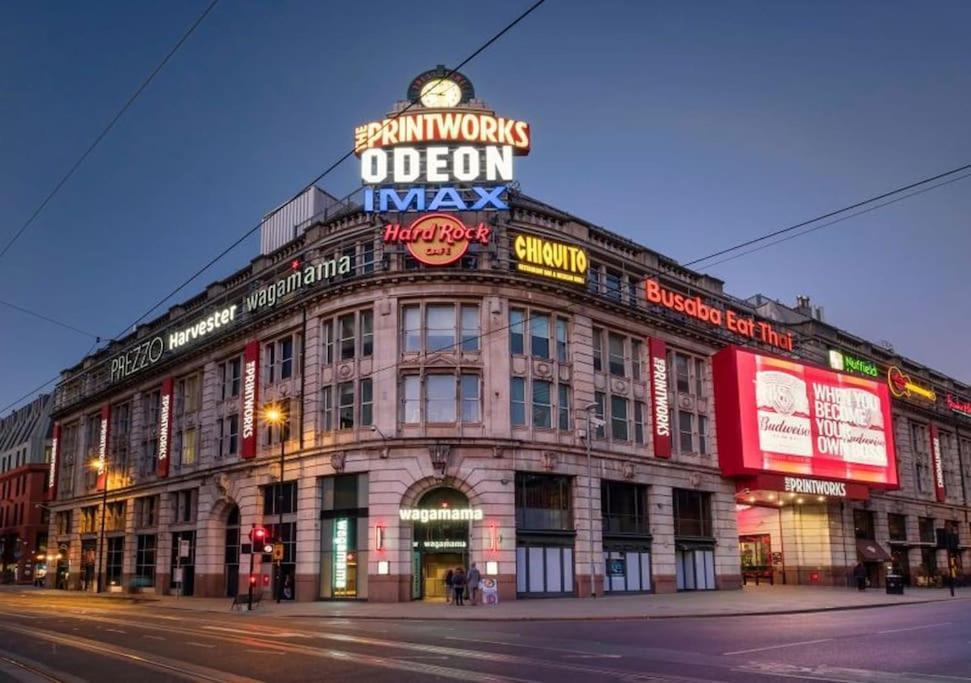 Modern Trafford 1Br Apartment-Free Parking-Cinema Room Манчестър Екстериор снимка