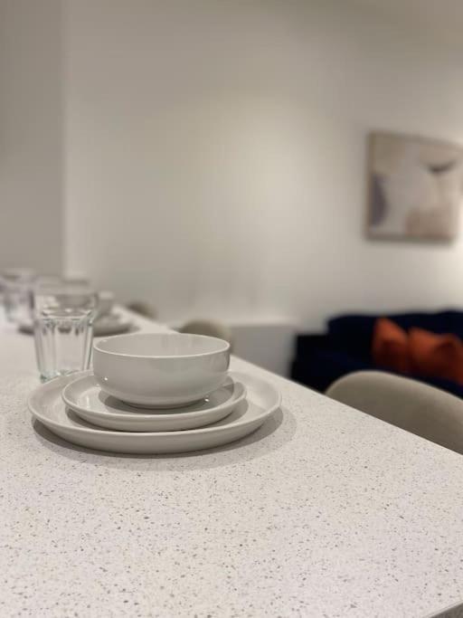 Modern Trafford 1Br Apartment-Free Parking-Cinema Room Манчестър Екстериор снимка